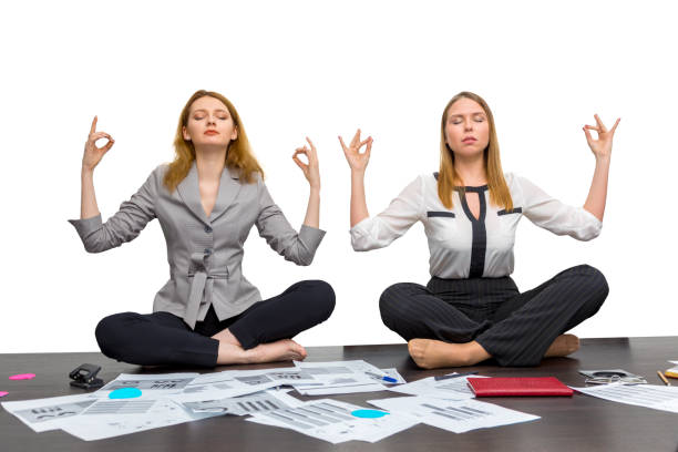 девушки коллеги медитировать - yoga challenge for 3 стоковые фото и изображения