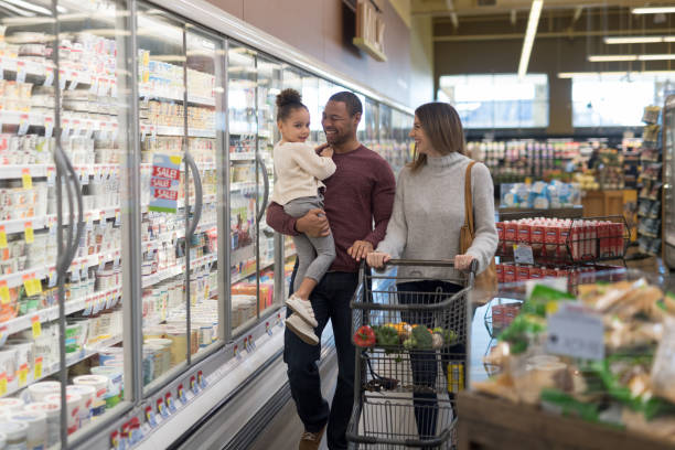 istock Family Outing to the Grocery Store 920889344