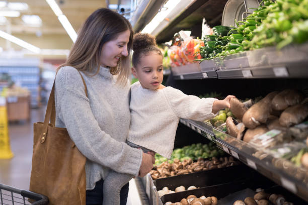 istock Family Outing to the Grocery Store 920889370
