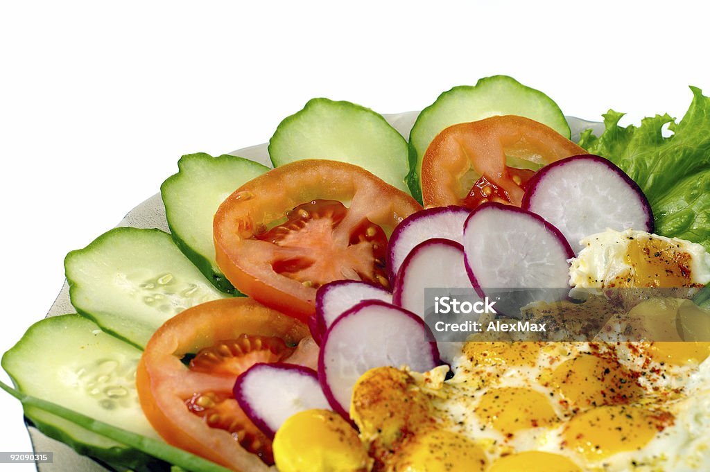 Codorniz huevos fritos comida saludable con verduras aislados de macro - Foto de stock de Alimento libre de derechos