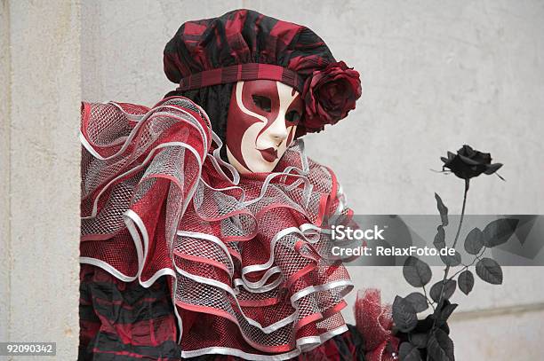 Mulher Com Máscara De Carnaval Em Máscaraarlequim Em Veneza Xxl - Fotografias de stock e mais imagens de Ao Ar Livre