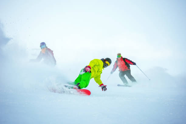 istock Ski downhill concept with group of snowboarders 920908228