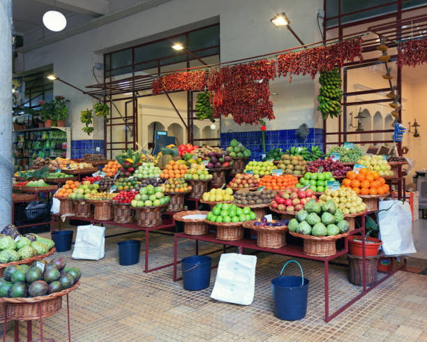 рынок фермеров на мадейре - guava vegetable tropical climate fruit стоковые фото и изображения