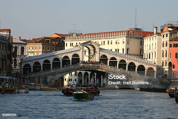 Ponte Di Rialto - Fotografie stock e altre immagini di Ambientazione esterna - Ambientazione esterna, Canal Grande - Venezia, Canale