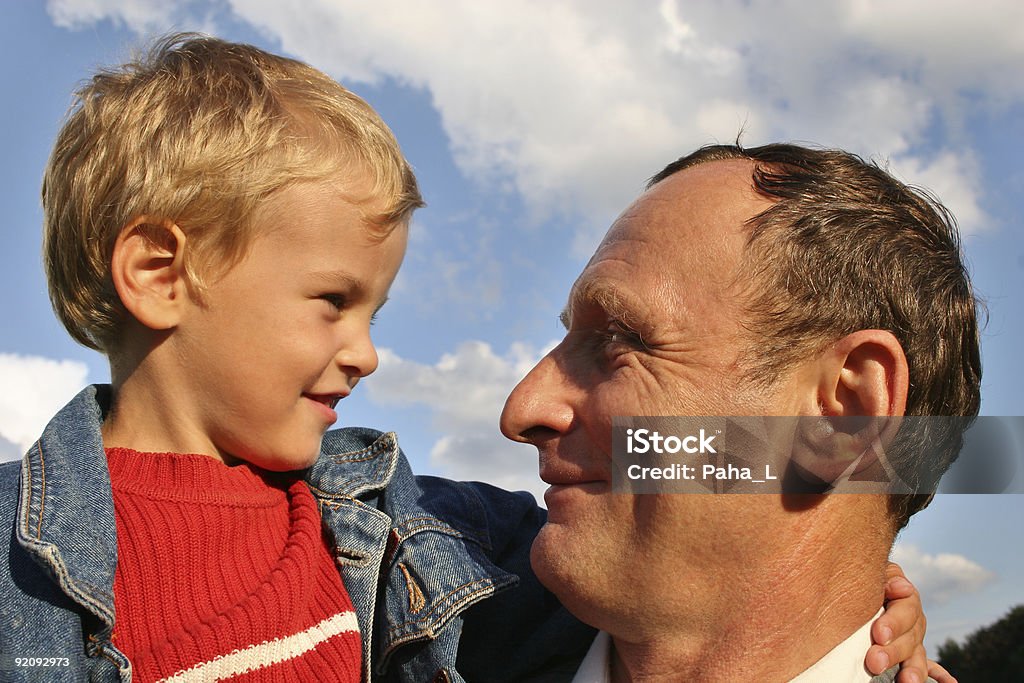 Avô com filho 2 - Foto de stock de Adulto royalty-free