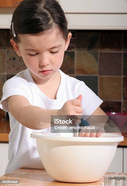 De Cozinhar - Fotografias de stock e mais imagens de Criança - Criança, Meninas Adolescentes, Raparigas