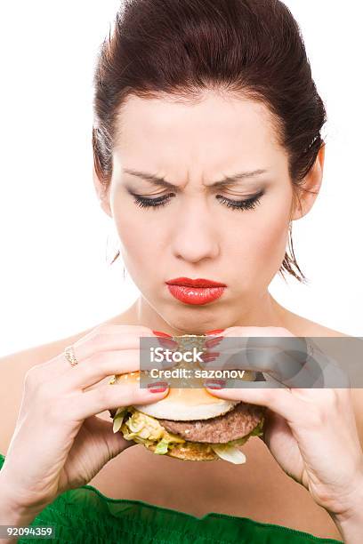 Comida No Saludable Foto de stock y más banco de imágenes de Descontento - Descontento, Hamburguesa - Alimento, Mujeres