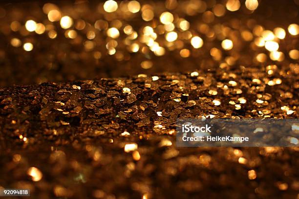 Luces De Oro Foto de stock y más banco de imágenes de Abstracto - Abstracto, Amarillo - Color, Brillante