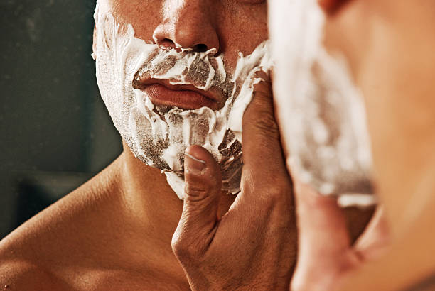 manhã ritural - shaving men shaving cream mirror imagens e fotografias de stock