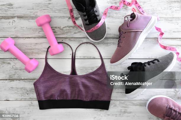 Ropa Para Mujer Concepto De Estilo De Vida Activo Endecha Plana Foto de stock y más banco de imágenes de Accesorio personal