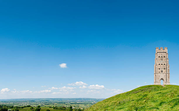 glastonbury tor e ilha de avalon, somerset, reino unido - glastonbury tor imagens e fotografias de stock