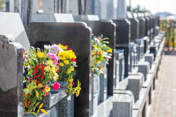 cemetery tombstones and flowers - place of burial imagens e fotografias de stock