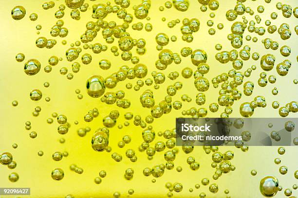 Foto de Bolhas De Amarela e mais fotos de stock de Abstrato - Abstrato, Amarelo, Bolha - Estrutura física