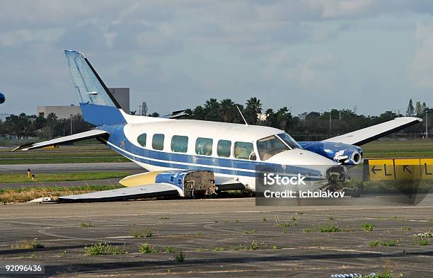 Foto de Crash Pousou Avião Propulsor e mais fotos de stock de Acidente de Avião - Acidente de Avião, Colisão, Avião