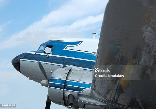 伝説的な Dc 3 実用的なデザインの飛行機 - エンジンのストックフォトや画像を多数ご用意 - エンジン, カラー画像, コックピット