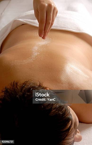 Salt Esfoliazione - Fotografie stock e altre immagini di A petto nudo - A petto nudo, Adulto, Beautiful Woman