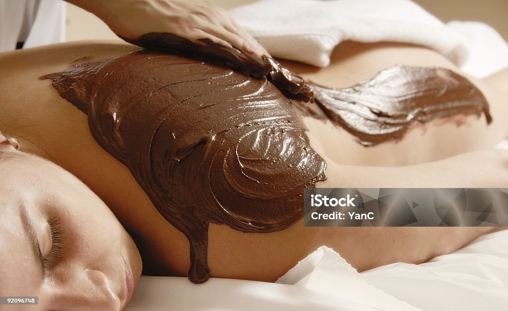 Massaggio al cioccolato - Foto stock royalty-free di Adulto