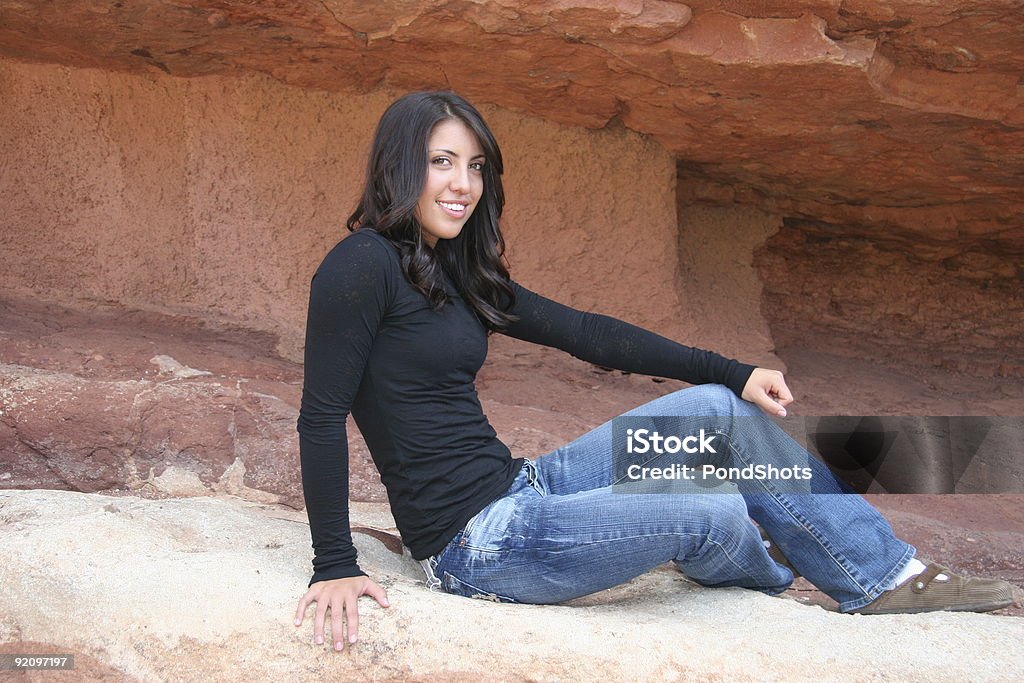 Linda garota adolescente sorrindo para câmera - Foto de stock de Cabelo Preto royalty-free