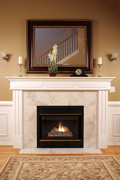 caldo e comodo - home decorating living room luxury fireplace foto e immagini stock