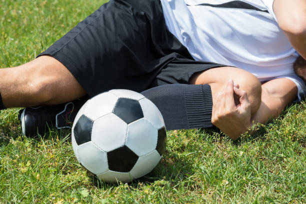 istock Male Soccer Player Suffering From Knee Injury 920982028