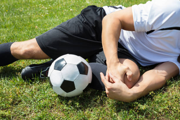 istock Male Soccer Player Suffering From Knee Injury 920982044