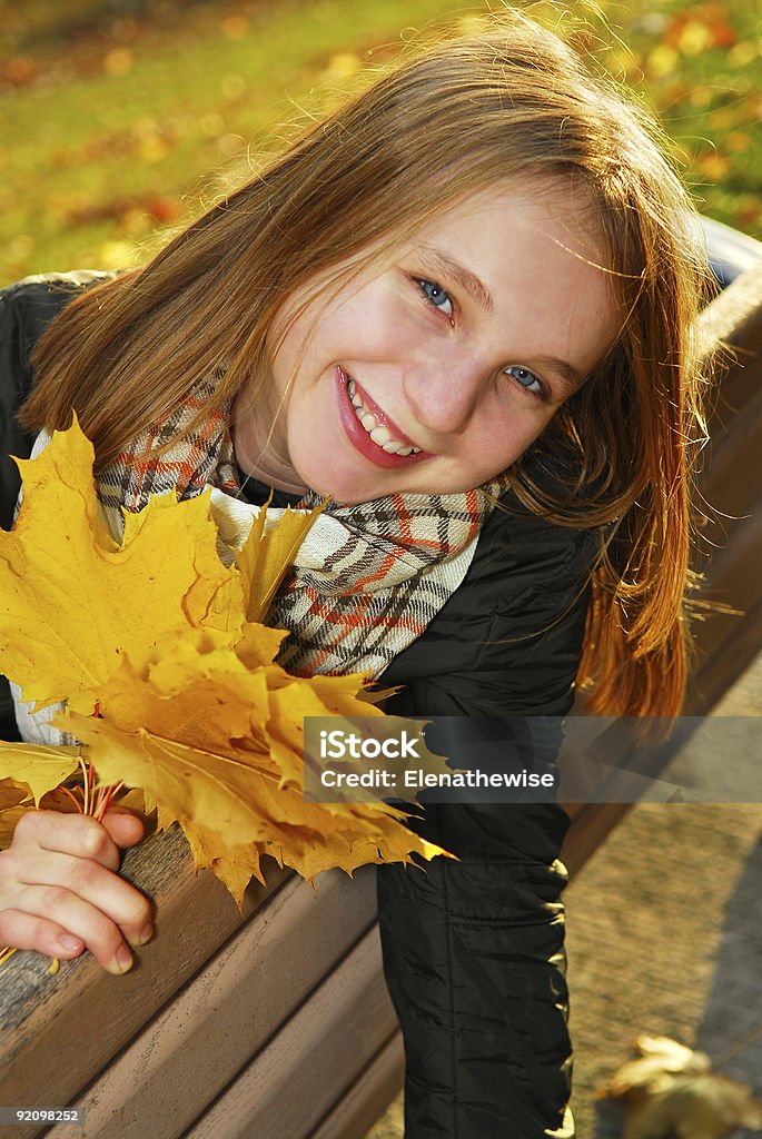 Chica con hojas de arce - Foto de stock de Adolescente libre de derechos