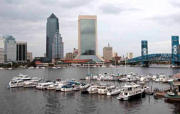 istock Pier at Jacksonville on a cloudy day 92098827