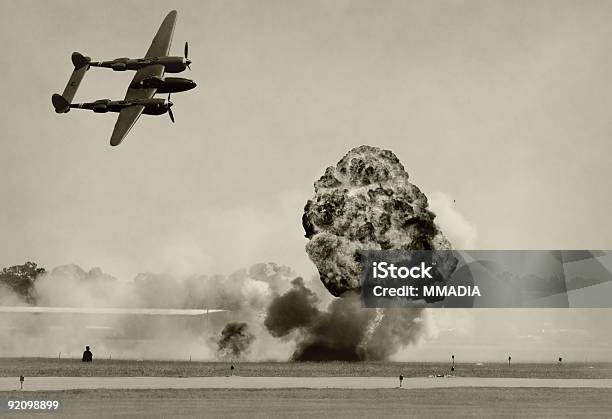 Widok Z Lotu Ptaka Bombardment - zdjęcia stockowe i więcej obrazów Bombardować - Bombardować, II Wojna Światowa, Bomba