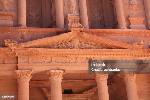 Казначейства На Петра — стоковые фотографии и другие картинки Palace Tomb - Jordan - Palace Tomb - Jordan, Антаблемент, Археология