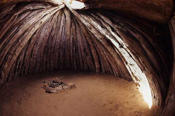 in einer navajo hogan - navajo national monument stock-fotos und bilder