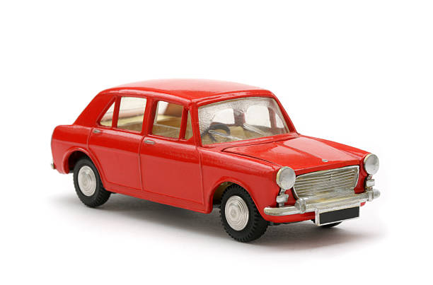 red sechziger jahre britische spielzeug-modellauto - spielzeugauto stock-fotos und bilder