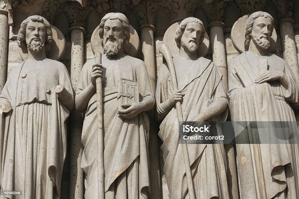 Paris e esculturas da Catedral de Notre Dame - Foto de stock de Apóstolo royalty-free