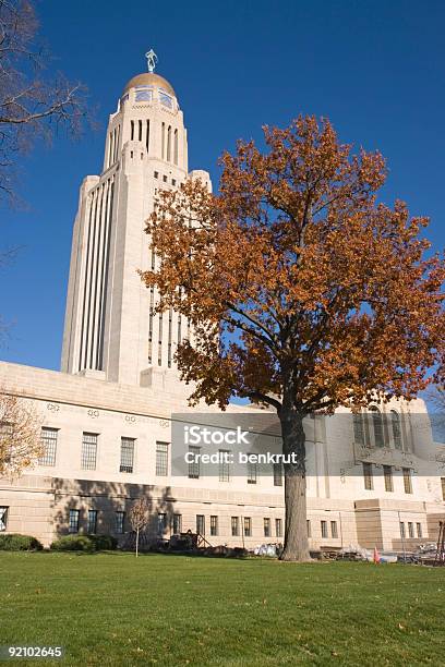 Photo libre de droit de Lincoln Nebraskastate Capitol banque d'images et plus d'images libres de droit de Bâtiment du parlement - Bâtiment du parlement, Nebraska, Arbre