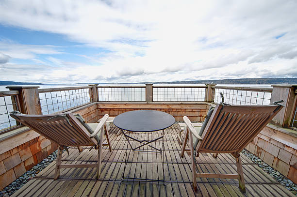 Balcone fronte oceano sull'Isola di Whidbey, WA - foto stock