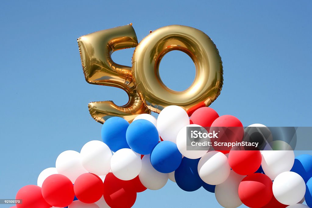 Cincuenta años celebración globos - Foto de stock de Color - Tipo de imagen libre de derechos