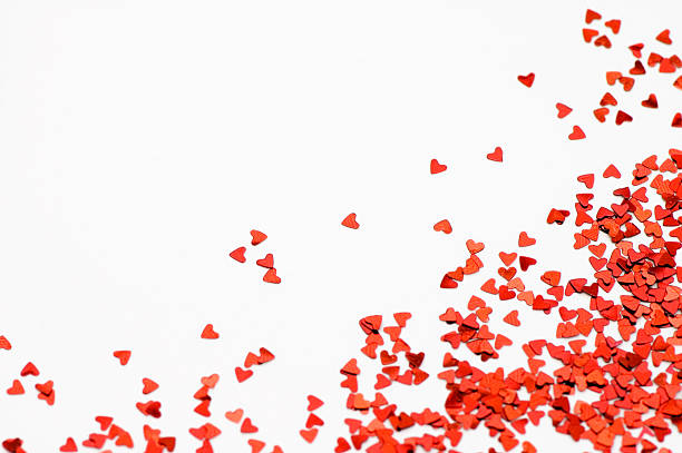 amorevole cuori coriandoli e stelle filanti - heart shape confetti small red foto e immagini stock