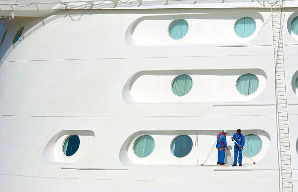 barco de cruzeiro de limpeza - daily cruiser imagens e fotografias de stock