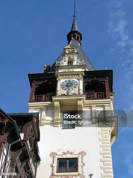 La Antigua Torre Del Reloj Foto de stock y más banco de imágenes de Aire libre - Aire libre, Alrededor del siglo XV, Arco - Característica arquitectónica