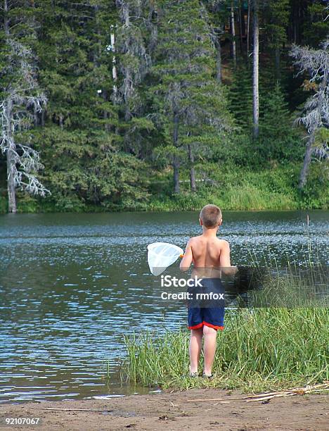 Chłopiec Na Jezioro - zdjęcia stockowe i więcej obrazów Dziecko - Dziecko, Las, Szorty
