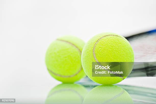Bolas De Tênis E Raquete - Fotografias de stock e mais imagens de Plano de Fundo - Plano de Fundo, Ténis - Desporto com Raqueta, Amador