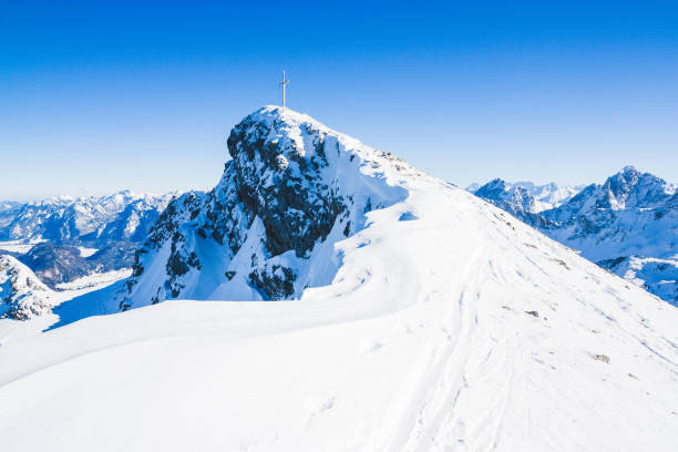 berggipfel des brentenjoch bei pfronten, allgäuer alpen, bayern, deutschland - alpin stock-fotos und bilder