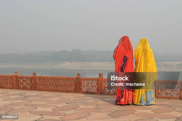 Foto de Indian Mulheres e mais fotos de stock de Adulto - Adulto, Amarelo, Colorido