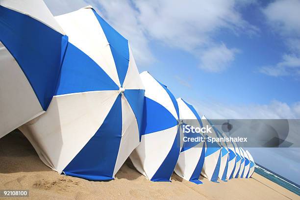 Sonnenschirme Stockfoto und mehr Bilder von Abstrakt - Abstrakt, Blau, Farbbild