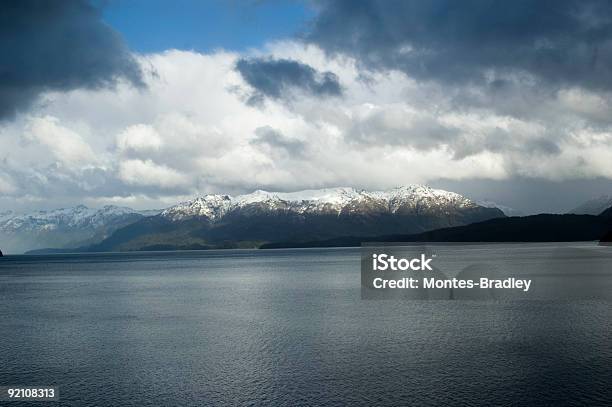 Lago In Patagonia - Fotografie stock e altre immagini di Ambientazione esterna - Ambientazione esterna, Argentina - America del Sud, Composizione orizzontale