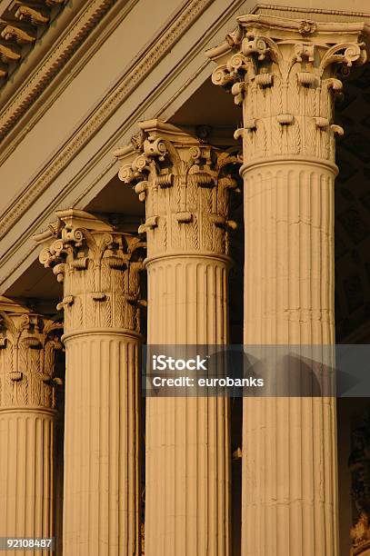 Vier Korinthischen Säulen Stockfoto und mehr Bilder von Architektonische Säule - Architektonische Säule, Vier Gegenstände, Abenddämmerung