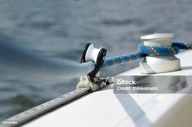 Linia I Pokrętło Na Żeglarstwo Boat - zdjęcia stockowe i więcej obrazów Bez ludzi - Bez ludzi, Ciągnąć, Część