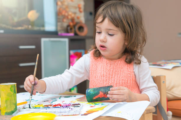 istock Girl draws paints 921101228