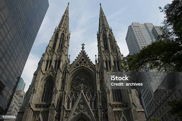 La Chiesa - Fotografie stock e altre immagini di Chiesa - Chiesa, New York - Città, Affari