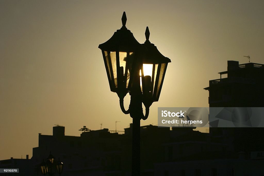 Soleil derrière lanterne - Photo de Horizontal libre de droits
