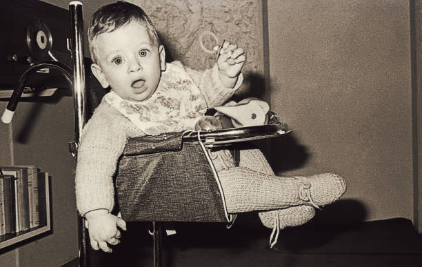 vintage baby junge starrte auf kamera - nur babys fotos stock-fotos und bilder
